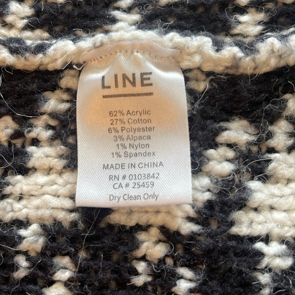 Long Alpaca Cardigan Coat in Black and White Houndstooth with tie closure - Picture 5 of 5